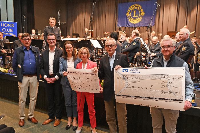 Weitere Bankspenden Volksbank und Sparkasse Vest